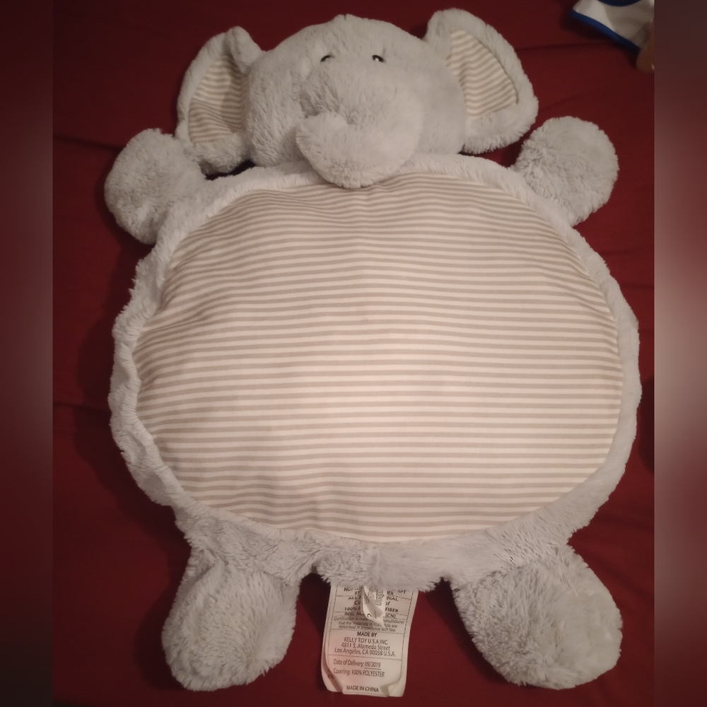 Plush animal mat